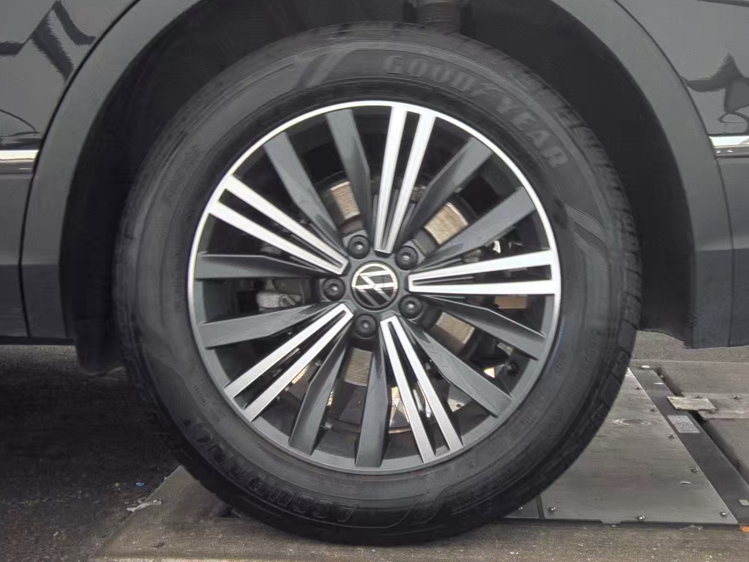 2024 Volkswagen Tiguan 2.0T Wolfsburg Edition FWD