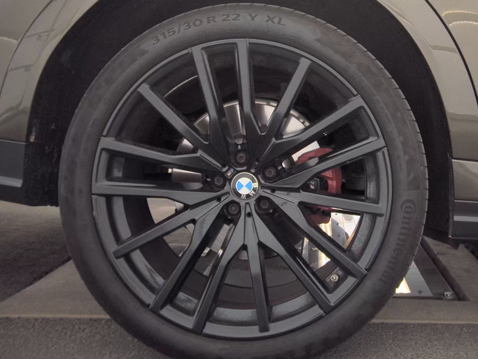 2022 BMW X6 xDrive40i AWD