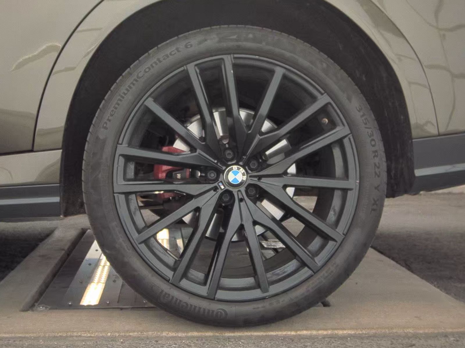 2022 BMW X6 xDrive40i AWD