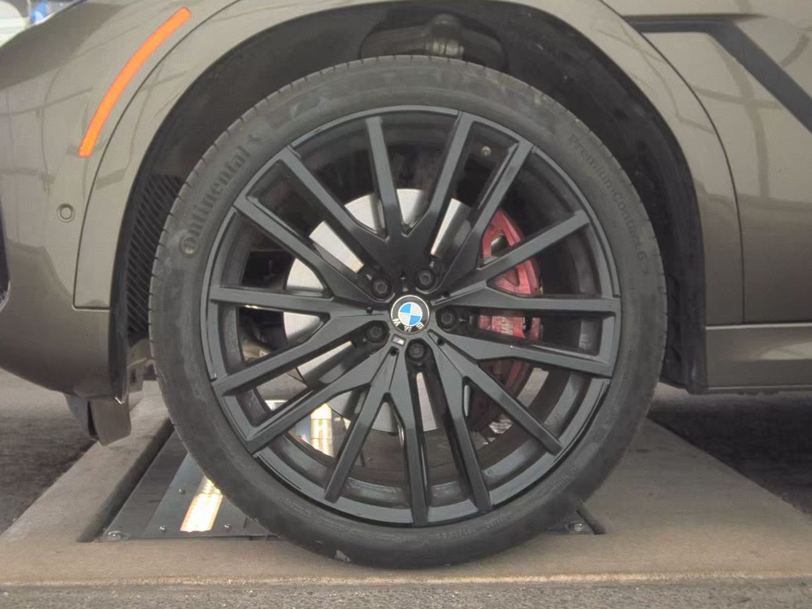 2022 BMW X6 xDrive40i AWD