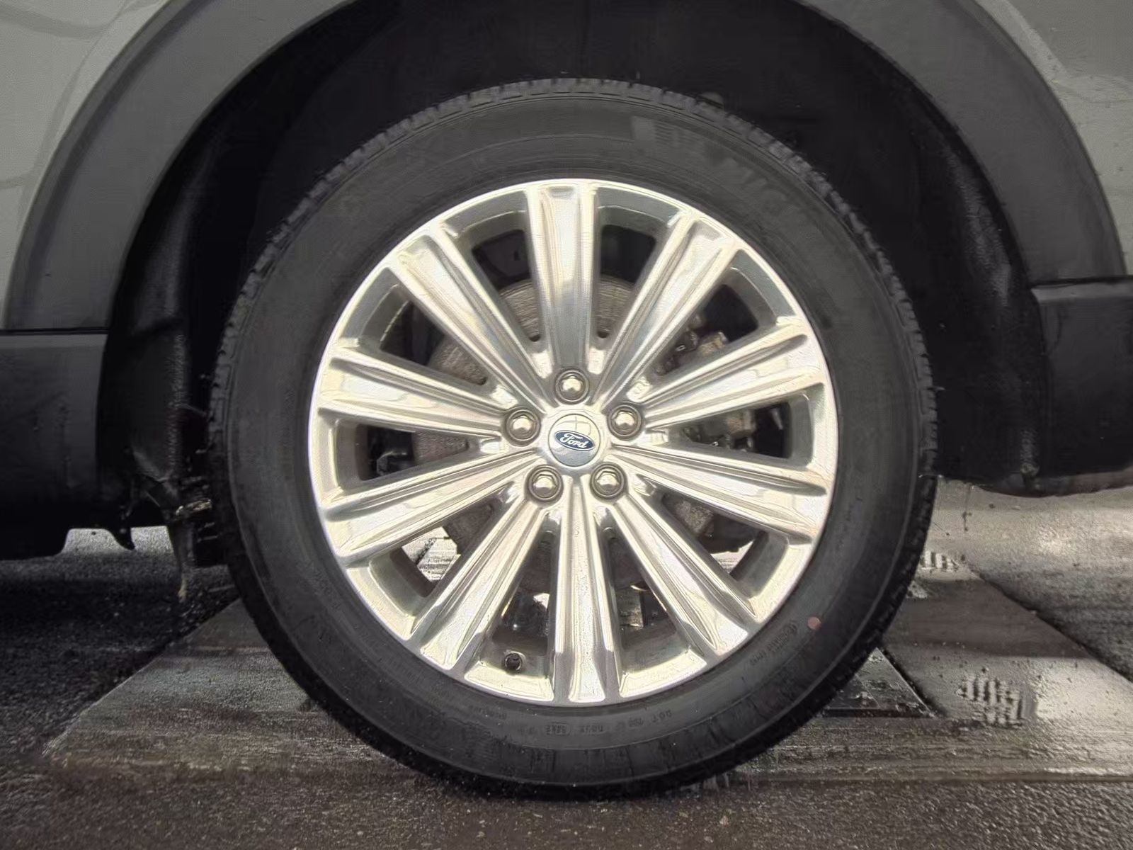 2023 Ford Explorer Hybrid Limited AWD