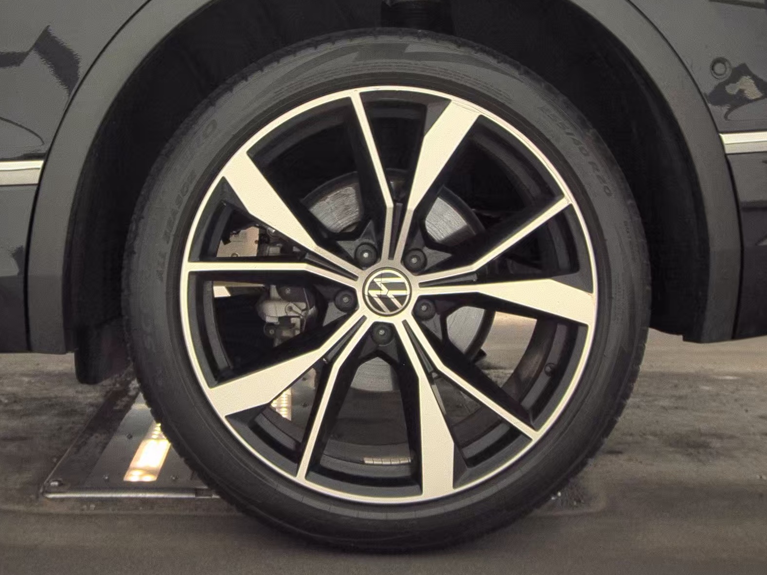 2022 Volkswagen Tiguan 2.0T SEL R-Line AWD