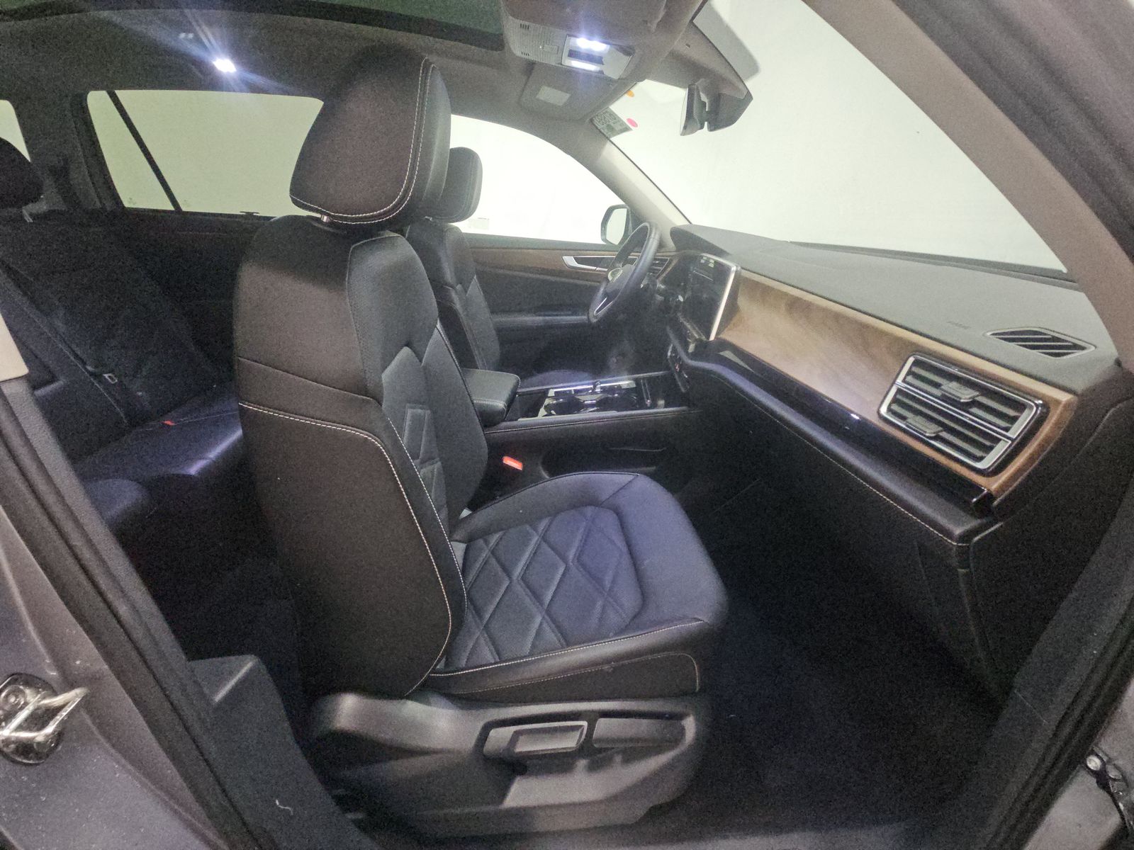 2024 Volkswagen Atlas 2.0T SE FWD