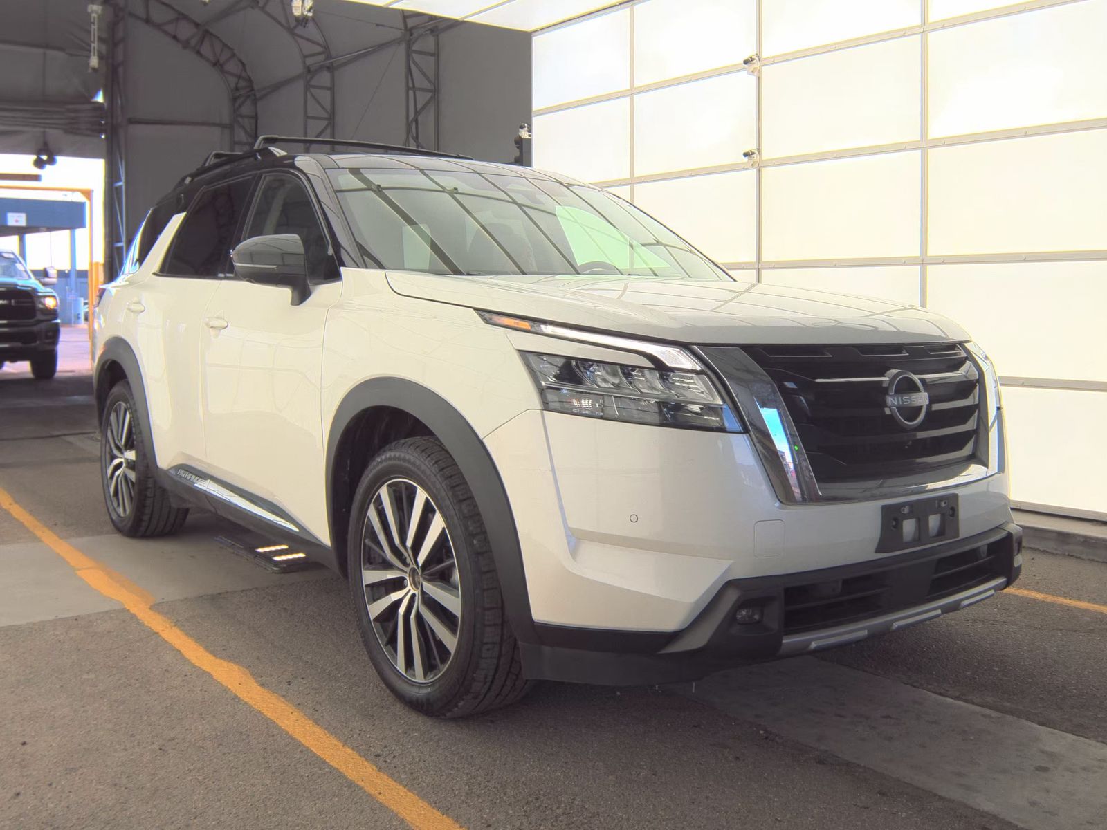 2023 Nissan Pathfinder Platinum AWD