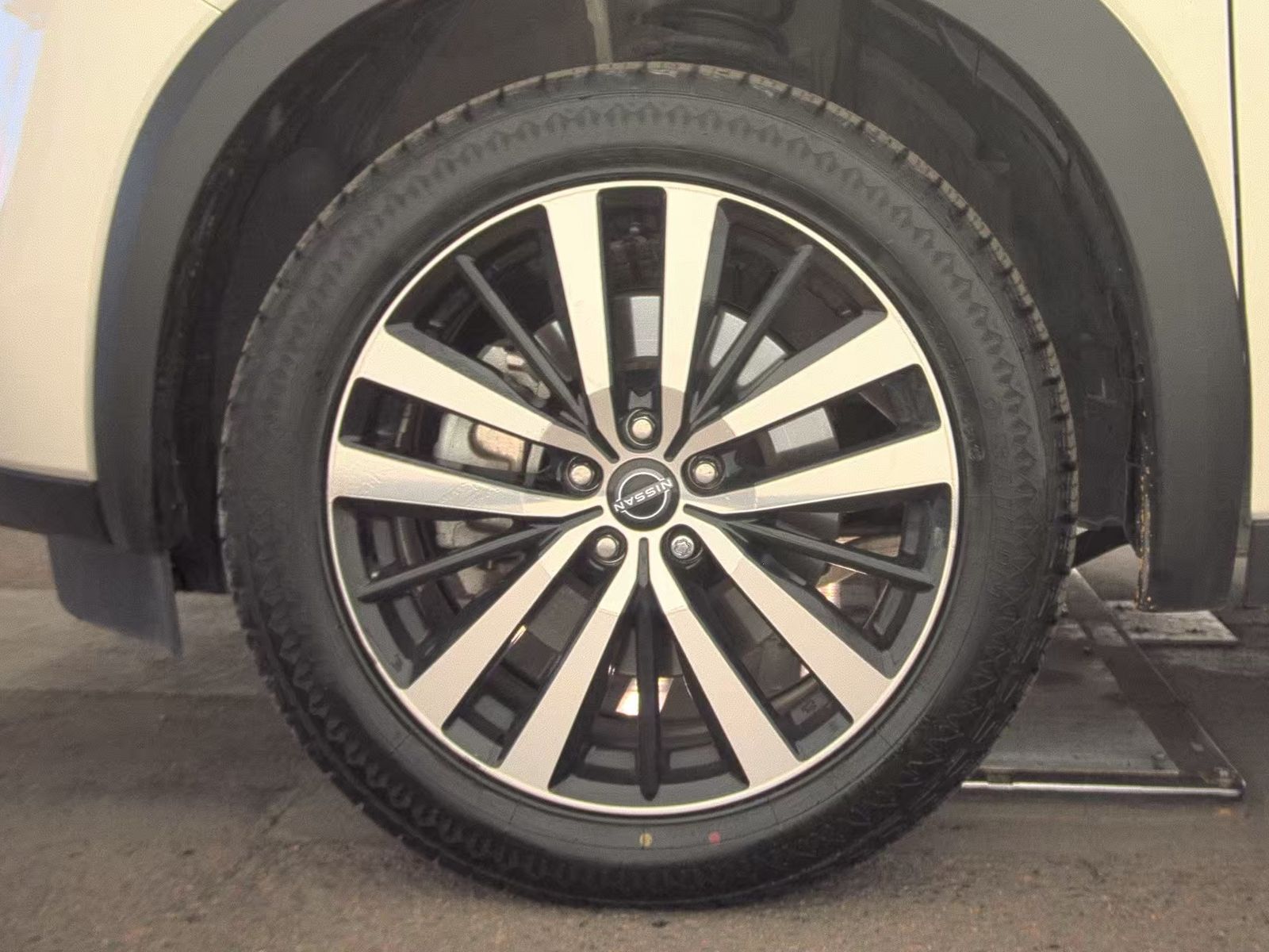 2023 Nissan Pathfinder Platinum AWD