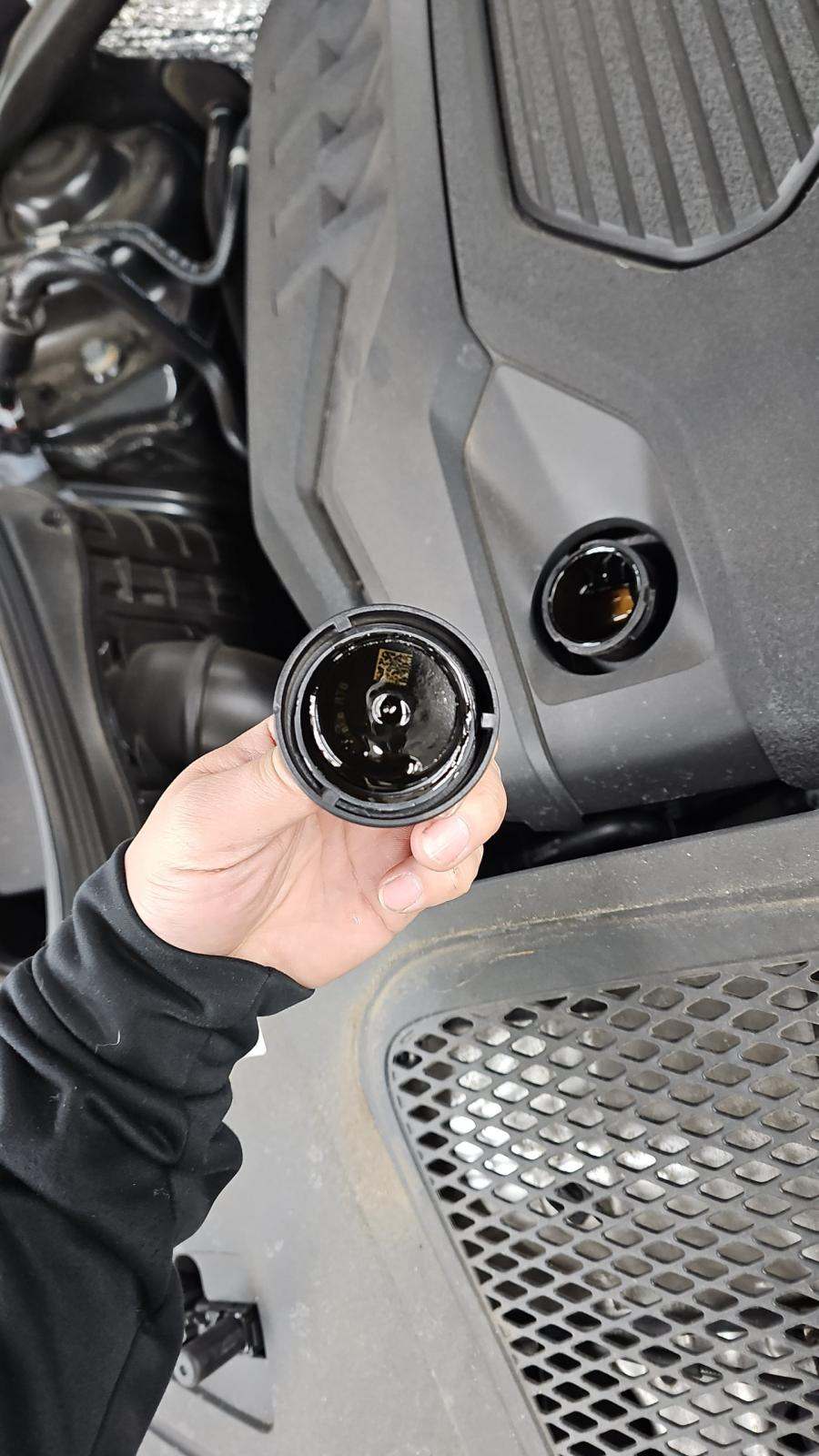 2022 Porsche Macan Base AWD