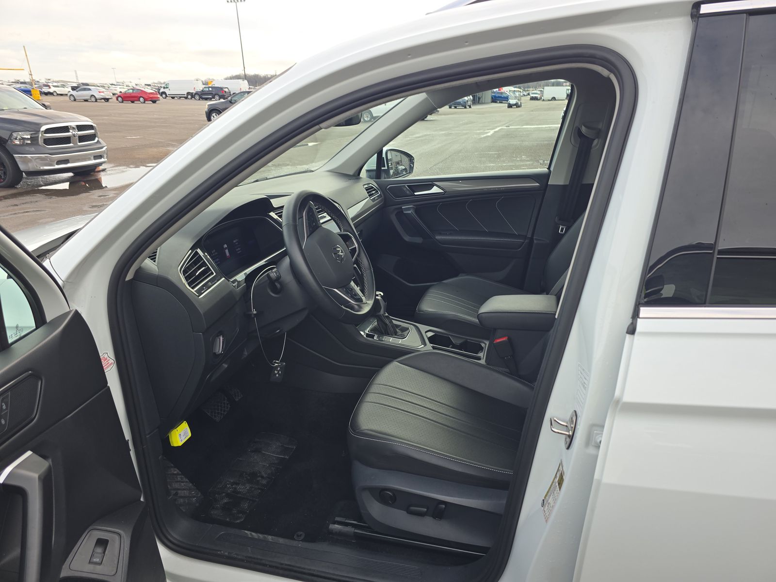 2024 Volkswagen Tiguan 2.0T SE FWD