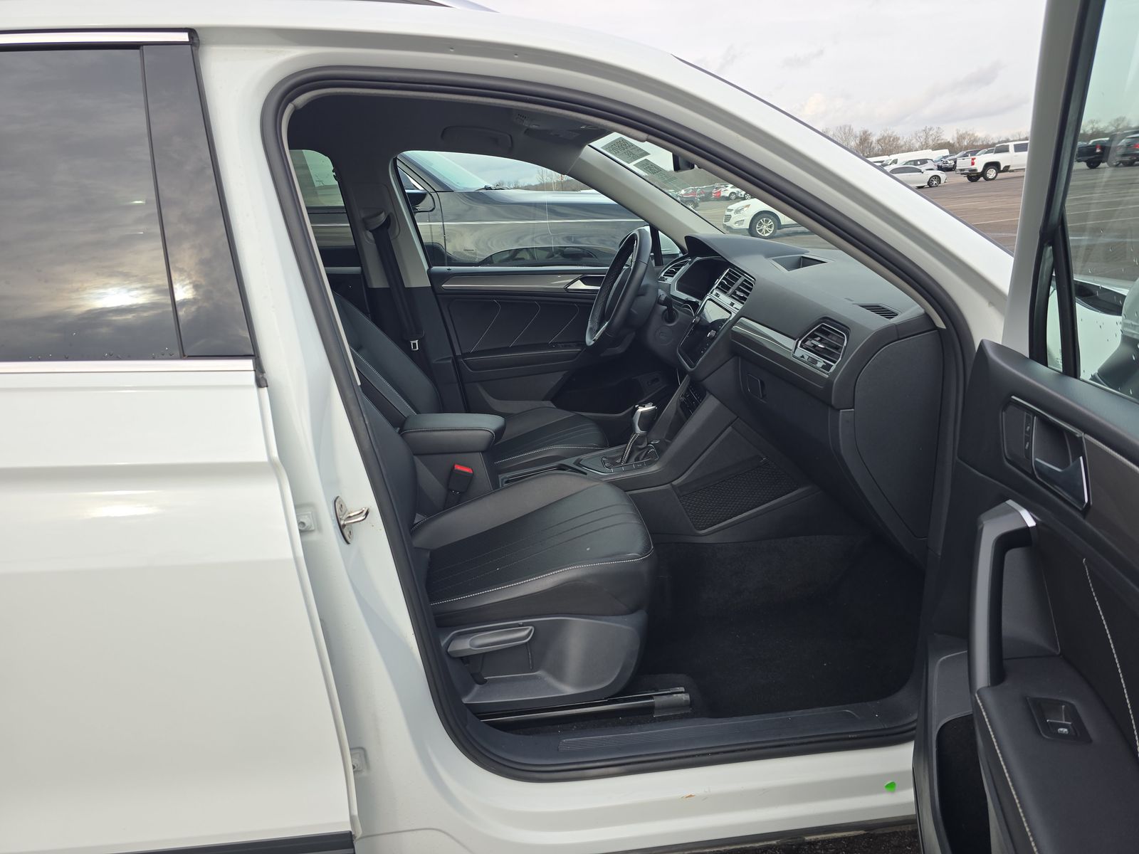 2024 Volkswagen Tiguan 2.0T SE FWD