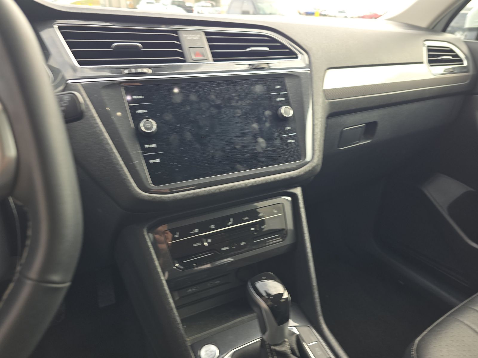 2024 Volkswagen Tiguan 2.0T SE FWD