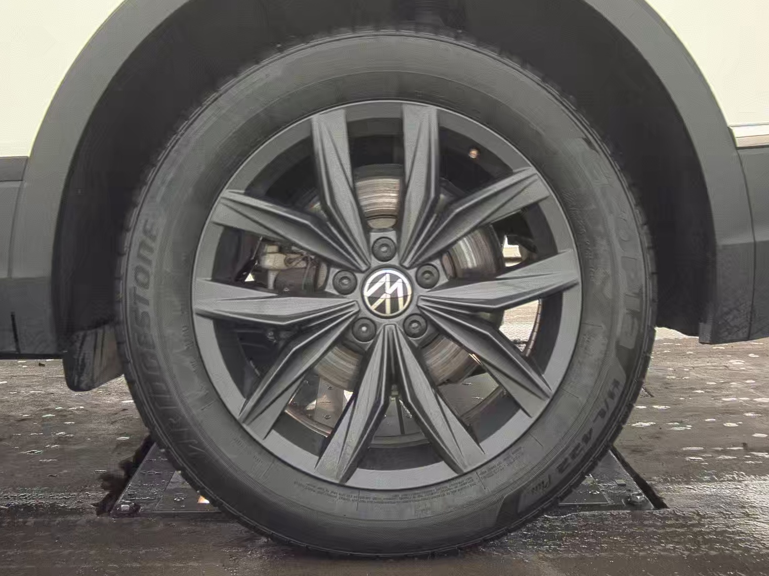 2024 Volkswagen Tiguan 2.0T SE FWD