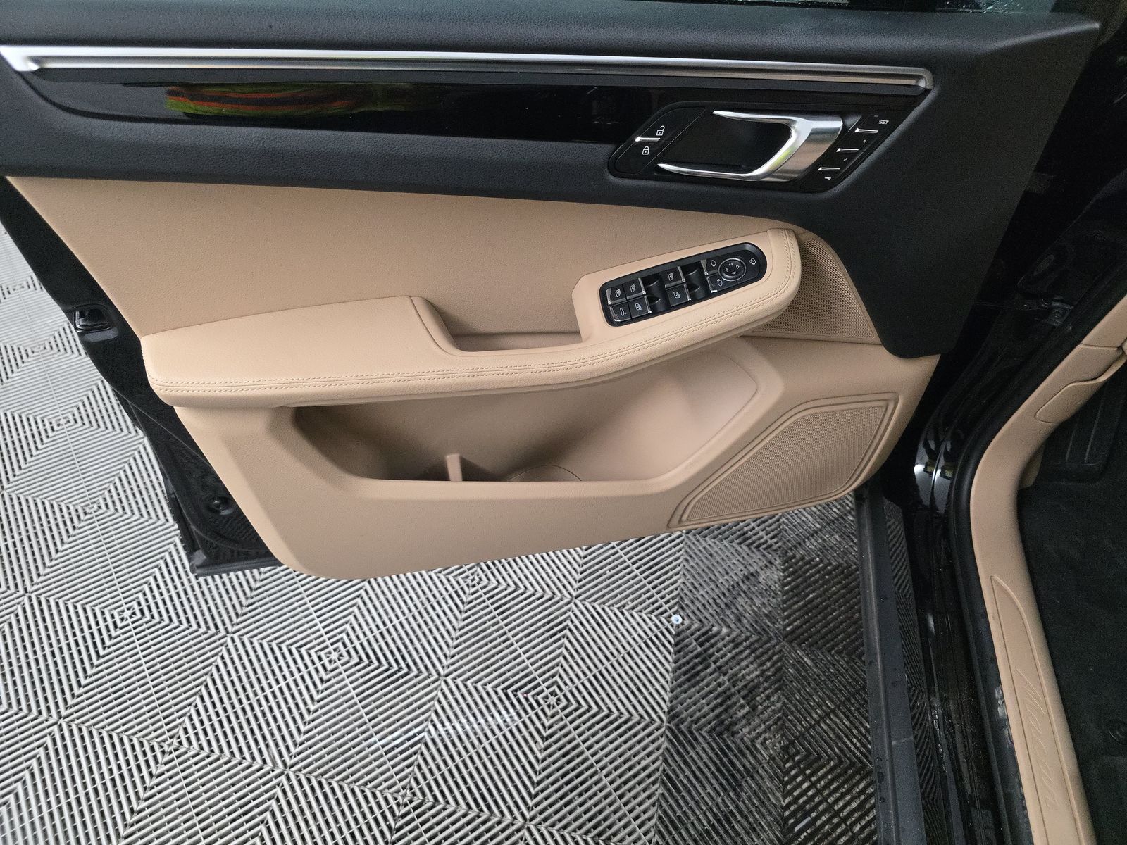 2023 Porsche Macan Base AWD