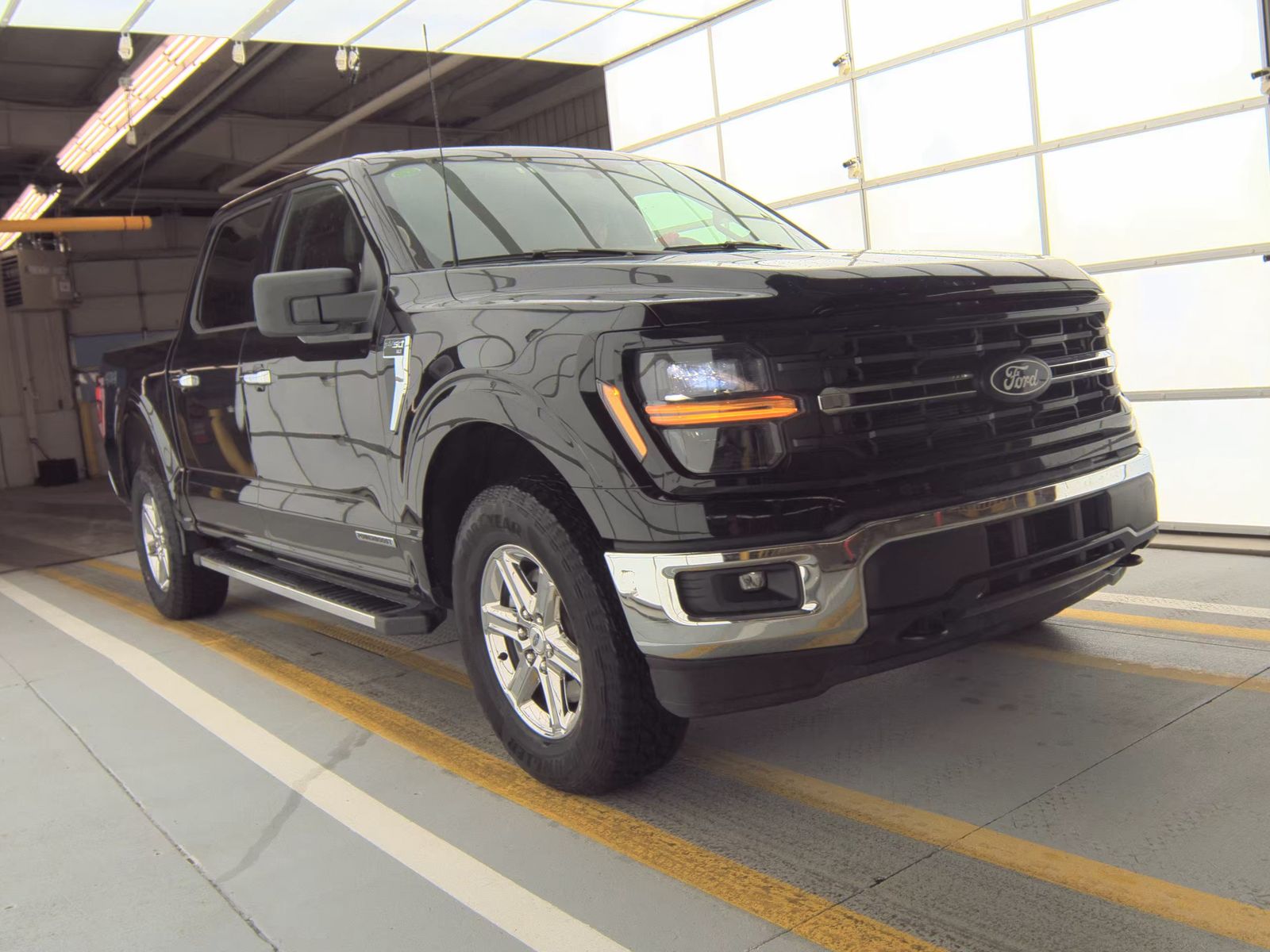 2025 Ford F-150 Hybrid XLT AWD