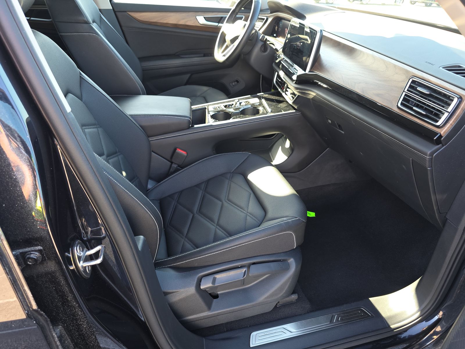 2025 Volkswagen Atlas 2.0T SE AWD