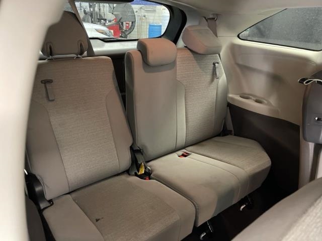 2024 Toyota Sienna LE FWD