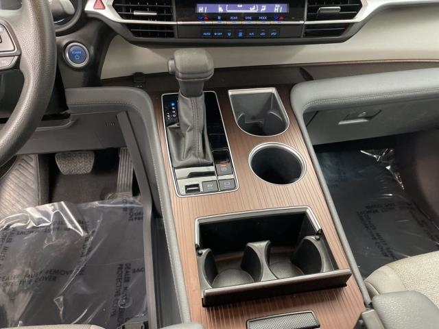 2024 Toyota Sienna LE FWD