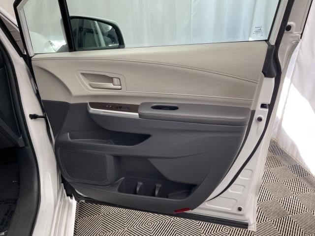 2024 Toyota Sienna LE FWD