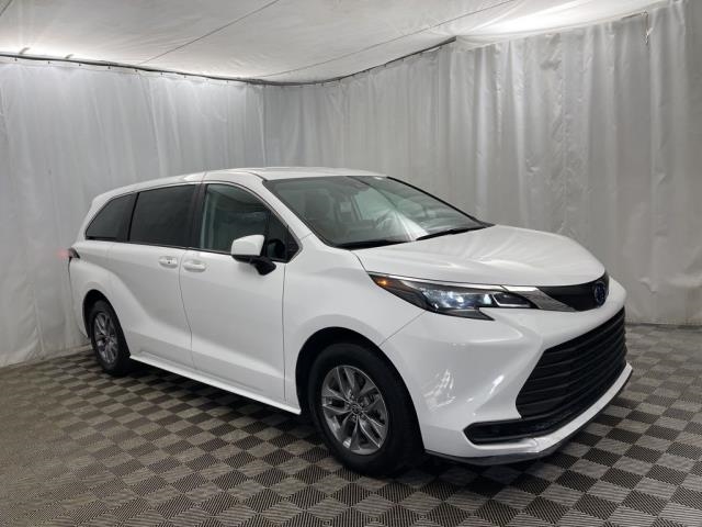 2024 Toyota Sienna LE FWD