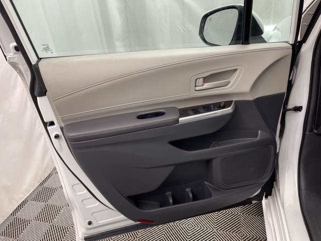 2024 Toyota Sienna LE FWD