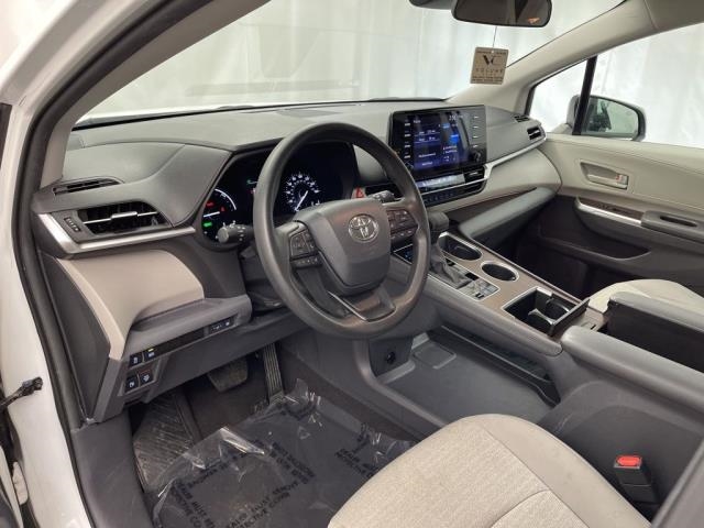 2024 Toyota Sienna LE FWD