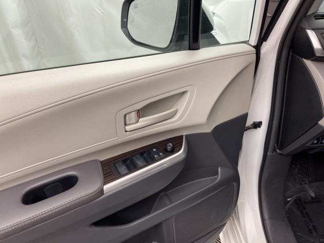 2024 Toyota Sienna LE FWD