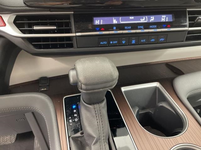 2024 Toyota Sienna LE FWD