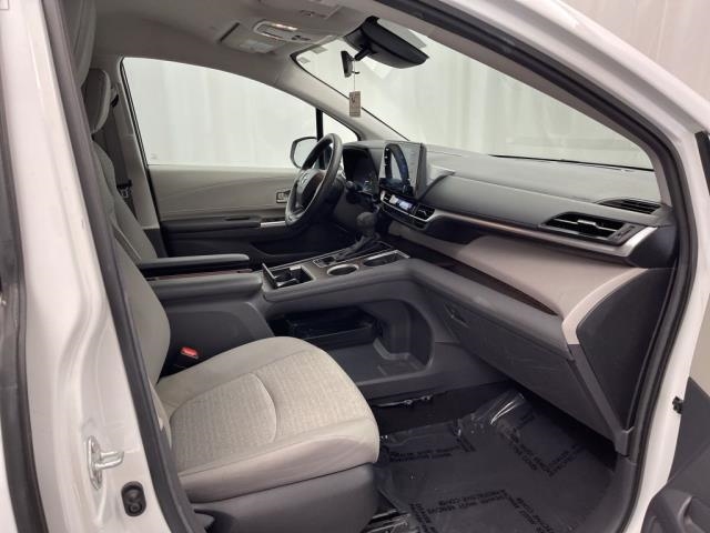 2024 Toyota Sienna LE FWD