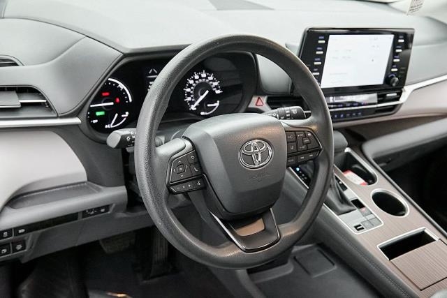 2024 Toyota Sienna LE FWD