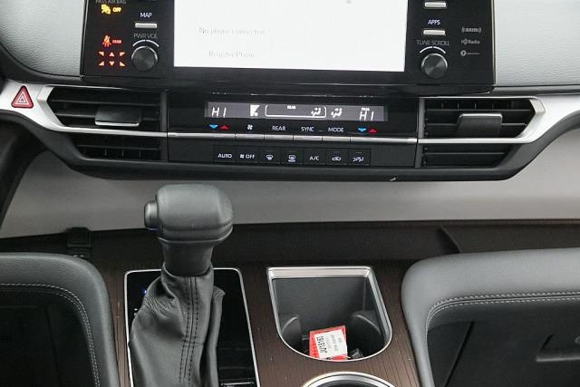 2024 Toyota Sienna LE FWD