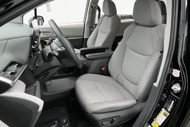 2024 Toyota Sienna LE FWD