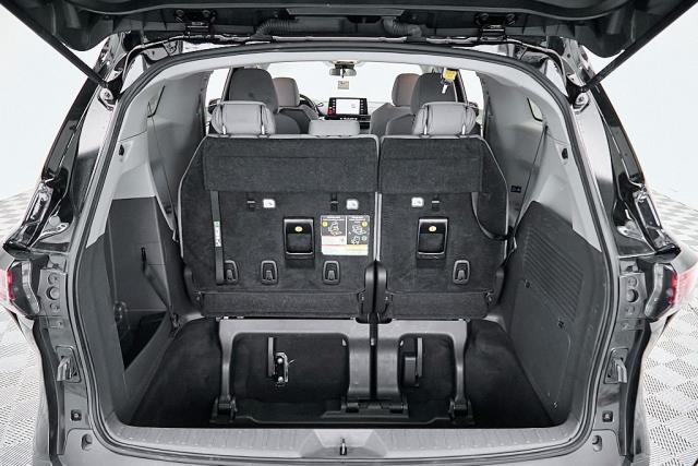 2024 Toyota Sienna LE FWD