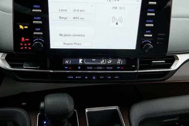 2024 Toyota Sienna LE FWD