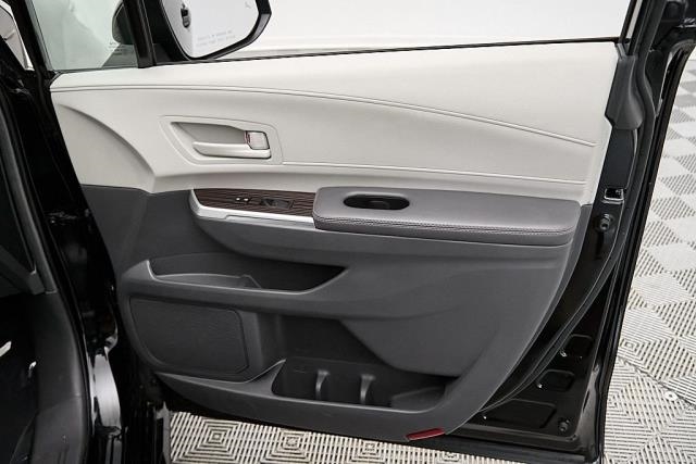 2024 Toyota Sienna LE FWD