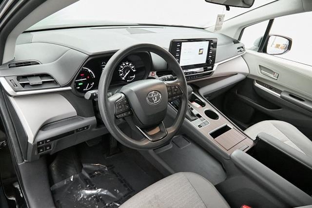 2024 Toyota Sienna LE FWD