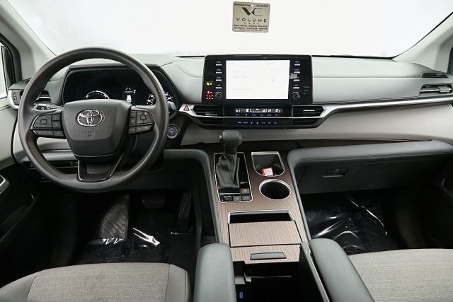 2024 Toyota Sienna LE FWD