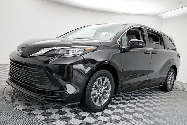 2024 Toyota Sienna LE FWD