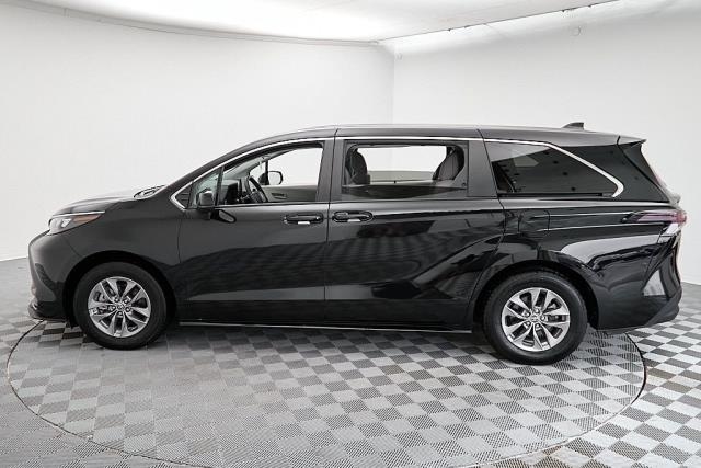 2024 Toyota Sienna LE FWD