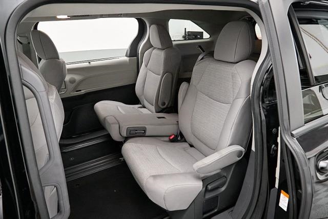 2024 Toyota Sienna LE FWD