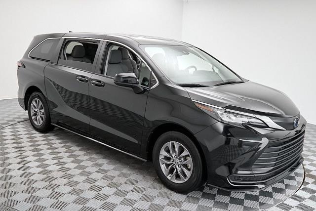 2024 Toyota Sienna LE FWD