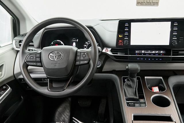 2024 Toyota Sienna LE FWD