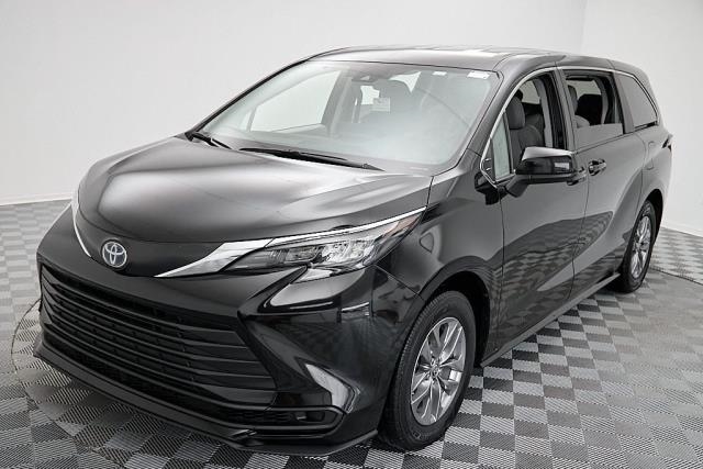 2024 Toyota Sienna LE FWD