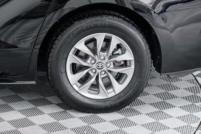 2024 Toyota Sienna LE FWD