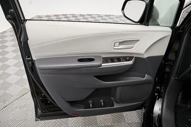 2024 Toyota Sienna LE FWD