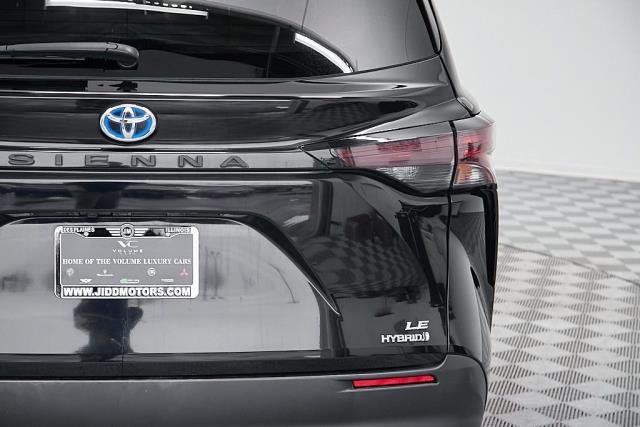 2024 Toyota Sienna LE FWD