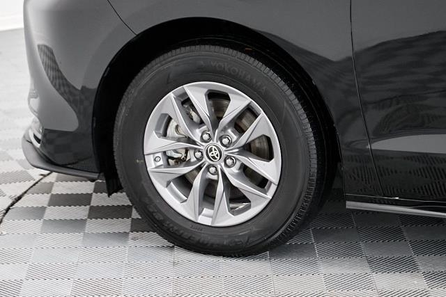 2024 Toyota Sienna LE FWD