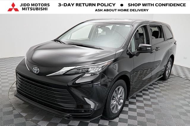 2024 Toyota Sienna LE FWD