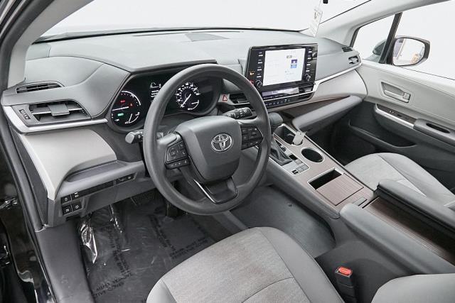 2024 Toyota Sienna LE FWD