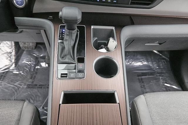 2024 Toyota Sienna LE FWD