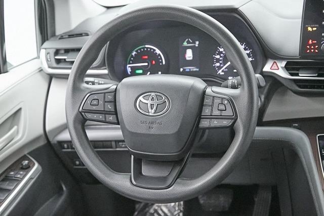2024 Toyota Sienna LE FWD