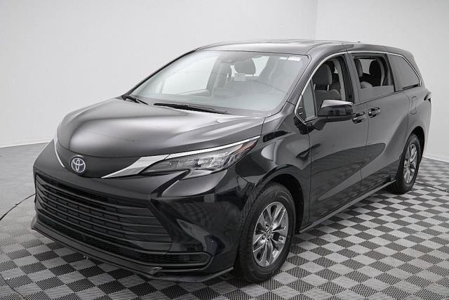 2024 Toyota Sienna LE FWD