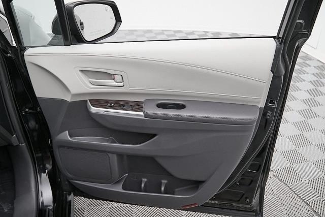 2024 Toyota Sienna LE FWD